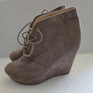 Forever 21 Beige Boots Size 7.5